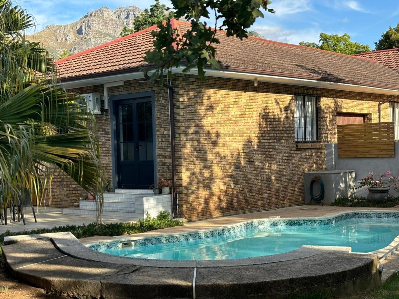 Stellenhaus Guest Cottage ステレンボッシュ エクステリア 写真
